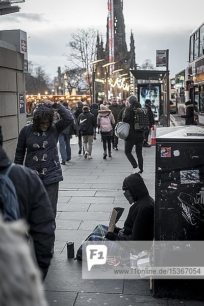 Obdachlosigkeit  Bettler auf der Straße  Edinburgh  Schottland  Großbritannien