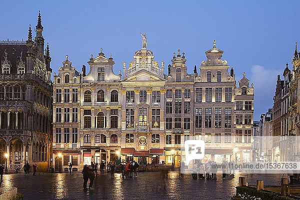 Zunfthäuser am Grand Place  Grote Markt  Dämmerung  Brüssel  Belgien  Europa