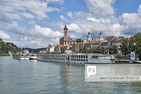 View over the Danube to a landing stage with river cruise ships  to the old town of Passau  Lower Bavaria  Bavaria  Germany  Europe