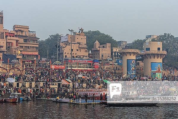 Crowd of people at Dashashwamedh Ghat  Varanasi  Uttar Pradesh  India  Asia