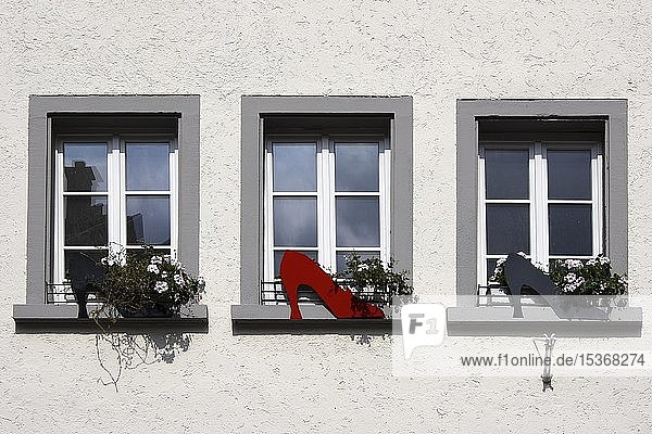 Fensterfassade eines Schuhgeschäfts  Kaiserstraße in Waldshut  Baden-Württemberg  Deutschland  Europa