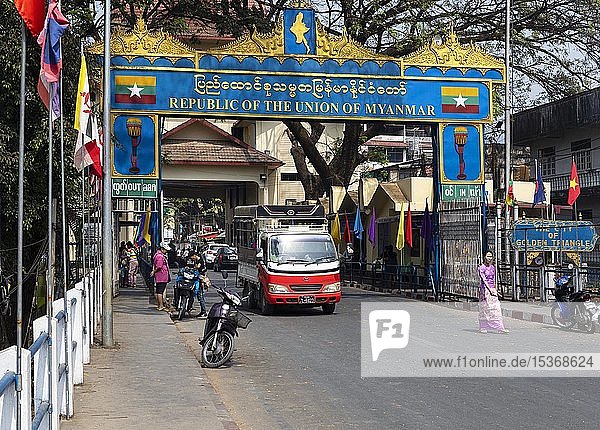 Grenzübergang nach Tachilek  Myanmar  Birma  Birma  Mae Sai  Goldenes Dreieck  Provinz Chiang Rai  Nordthailand  Thailand  Asien