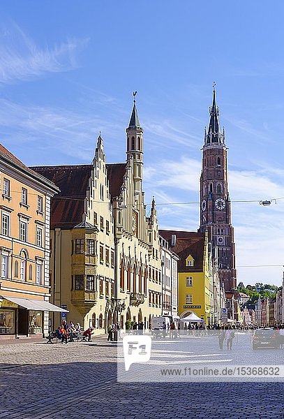 Rathaus und St. Martinskirche  Altstadt  Landshut  Niederbayern  Bayern  Deutschland  Europa