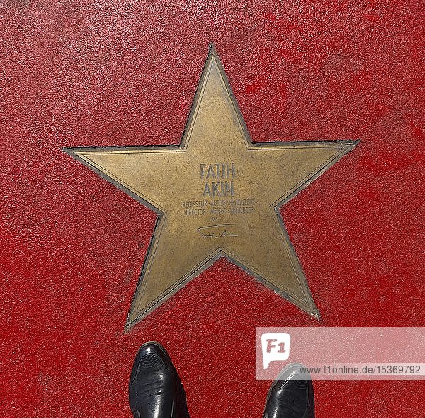 Ein Stern für Regisseur Fatih Akin  Boulevard der Stars  Potsdamer Platz  Berlin  Deutschland  Europa