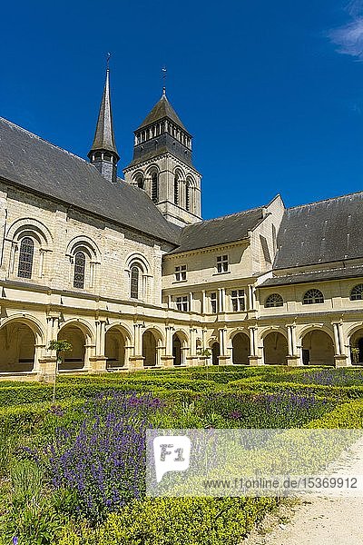 Großer Kreuzgang der königlichen Abtei von Fontevraud Abbey  Fontevraud l'Abbaye  Maine-et-Loire  Pays de la Loire  Frankreich  Europa
