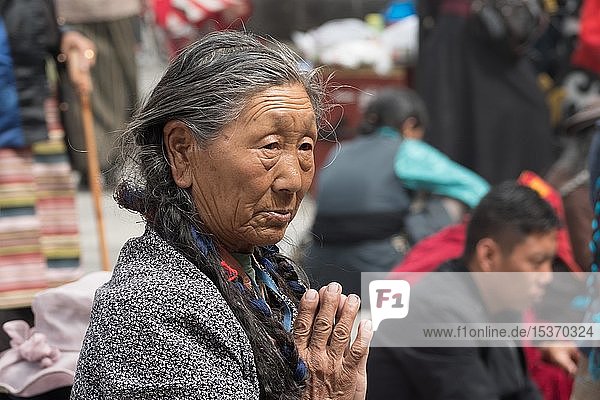 Pilgrim praying in Lhasa  Tibet  China  Asia