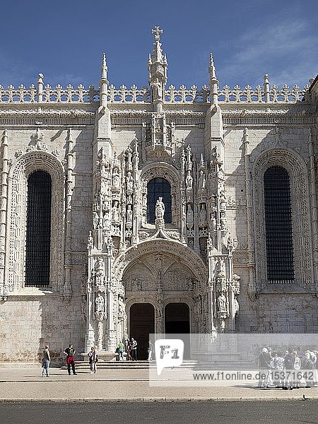 Südportal  Mosteiro dos Jerónimos  Hieronymus-Kloster  UNESCO-Weltkulturerbe  Belém  Lissabon  Portugal  Europa