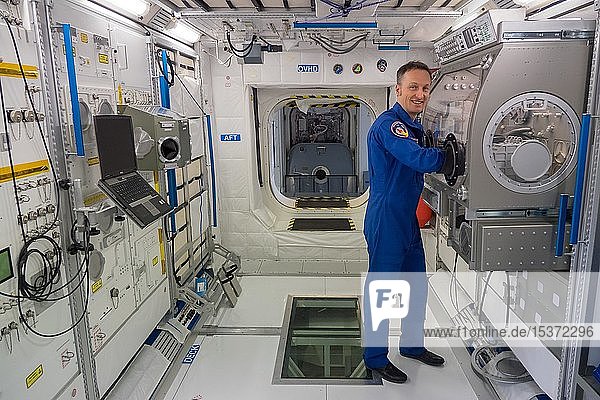 Matthias Maurer  Astronaut  im SpaceShip EAC  Ausbildungszentrum für Astronauten  Köln  Deutschland  Europa