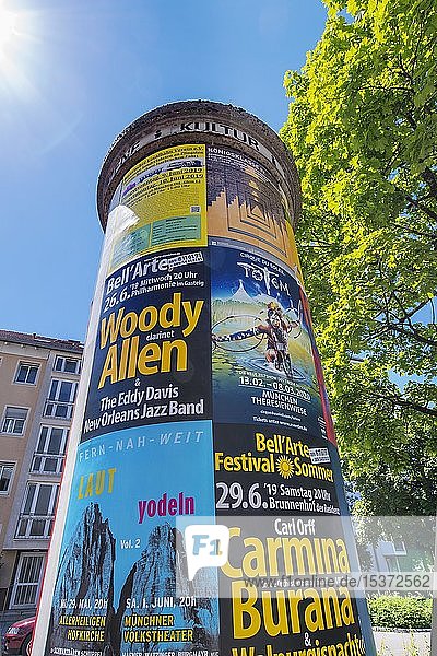 Alte Litfaßsäule mit Werbeplakaten für Kultur Bogenhausen München Oberbayern Bayern Deutschland Europa