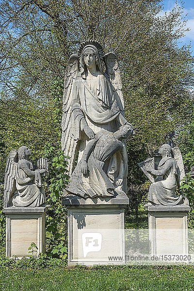 Unbekanntes Grab mit Engelstatuen Westfriedhof München Oberbayern Bayern Deutschland Europa