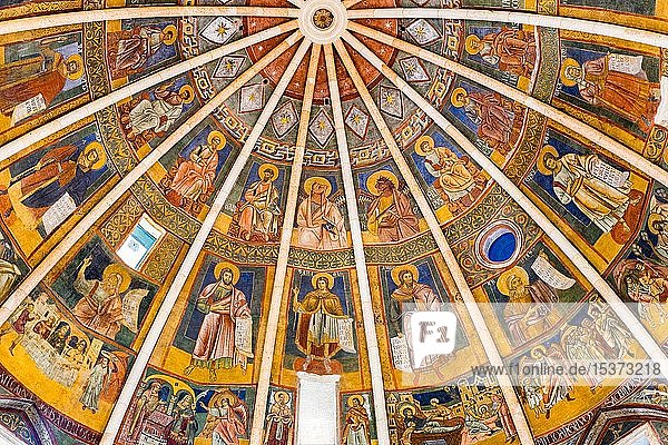 Kuppel mit romanischen Fresken  Baptisterium  Parma  Emilia-Romagna  Italien  Europa