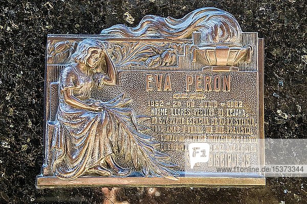 Gedenkschild für Eva Peron  erste Frau Argentiniens  Mausoleum der Familie Duarte  Cementerio de la Recoleta oder Recoleta-Friedhof  Buenos Aires  Argentinien  Südamerika