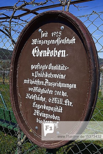 Weinselige Sprüche entlang des Mandelpfads von Edenkoben Pfälzer Mandelpfad Deutsche Weinstraße Rheinland-Pfalz Deutschland Europa