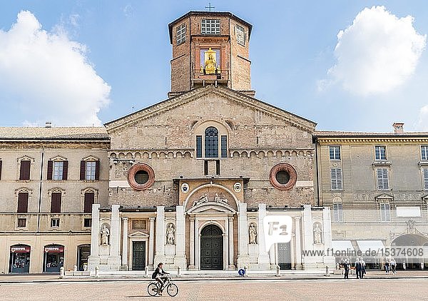 Piazza Prampolini mit dem Dom Santa Maria Assunta  Regio Emilia  Emilia-Romagna  Italien  Europa