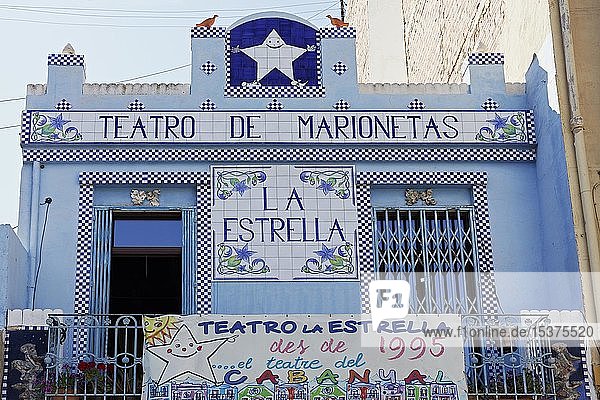 Puppentheater La Estrella  Fassade mit Keramikdekoration  Stadtteil El Cabanyal  Valencia  Spanien  Europa