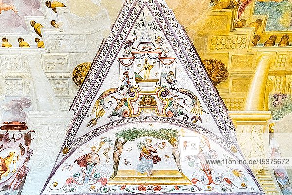Groteske Malerei  Fresken im Castello di Torrechiara  Langhirano  Provinz Parma  Emilia-Romagna  Italien  Europa