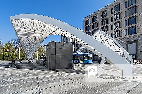 Straßenbahn-Haltestelle am Schwabinger Tor München Oberbayern Bayern Deutschland Europa