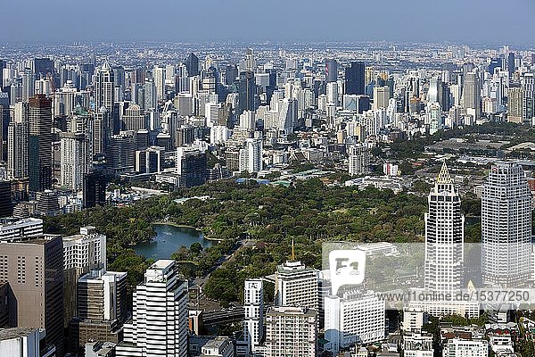 Blick vom Maha Nakhon Tower  314m  Stadtpanorama  Watthana Bezirk  Lumphini Park  Bangkok  Thailand  Asien