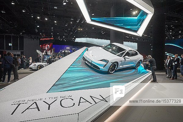 Porsche präsentiert auf der IAA den Elektro-Sportwagen Taycan Frankfurt Deutschland Europa