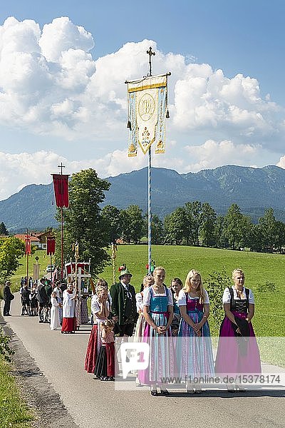 Corpus Christi procession  believers in Bavarian traditional costumes  Wackersberg  Isarwinkel  Tölzer Land  Upper Bavaria  Bavaria  Germany  Europe