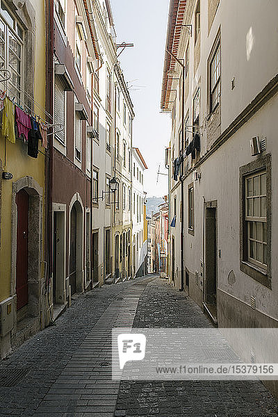 Gasse in der Altstadt von Coimbra  Portugal