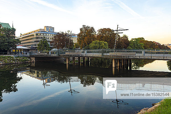 Brücke über den Fluss gegen den Himmel in Malmö  Schweden