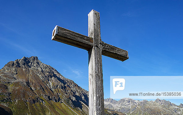 Österreich  Vorarlberg  Silvretta  Gipfelkreuz auf der Bielerhöhe