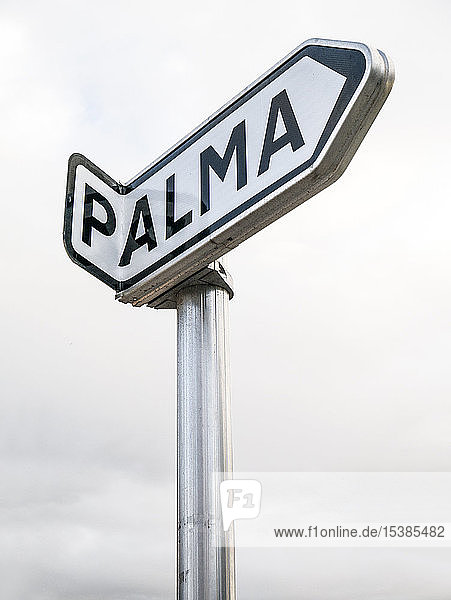 Spanien  Mallorca  Palma  verbogener Schildpfosten