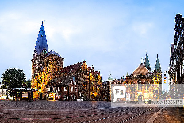 Deutschland  Bremen  Frauenkirche und Rathaus
