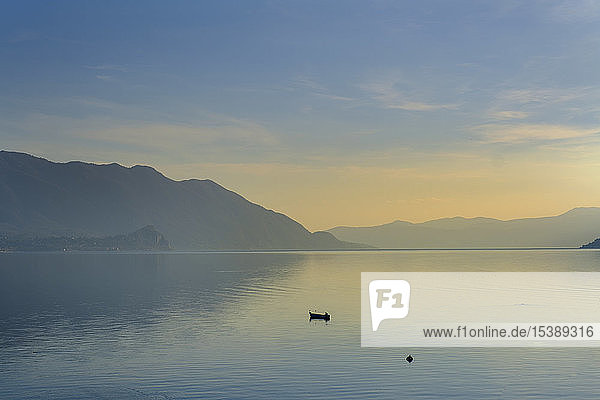 Italien  Piemont  Lago Maggiore  Cannobio  Sonnenuntergang