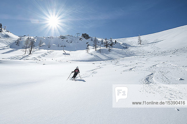 Deutschland  Bayern  Berchtesgaden  Skilanglauf gegen die Sonne