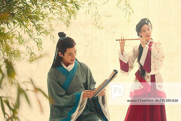 Ancient costume couples