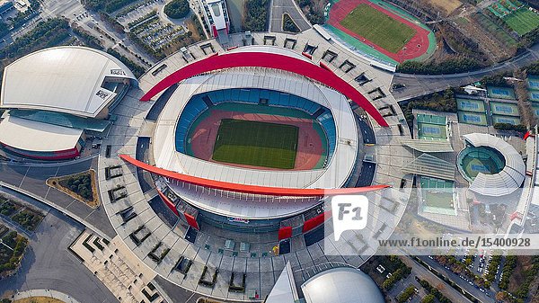 Das Stadion des Olympischen Sportzentrums von Nanjing befindet sich im Jianye-Bezirk von Nanjing Hexi New City.