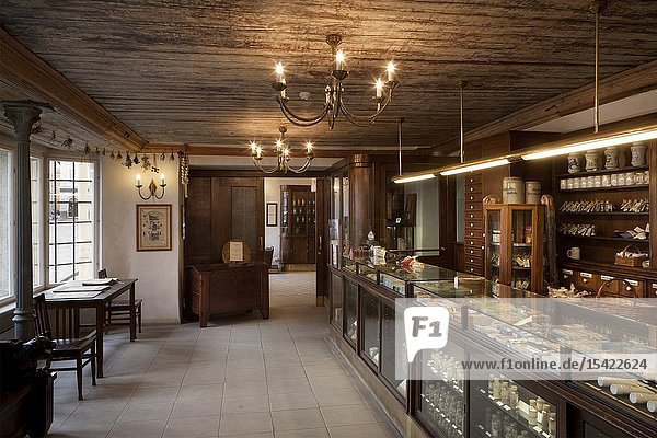 Raeapteek - Town Hall Pharmacy