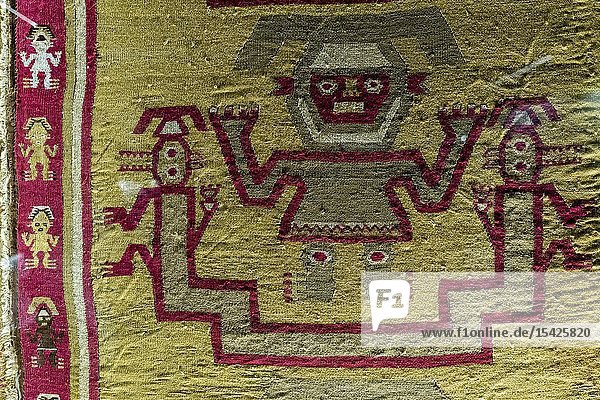 Peruvian pre-Columbian textile Huari culture (700 to 900 AC). Amano museum Lima Peru.