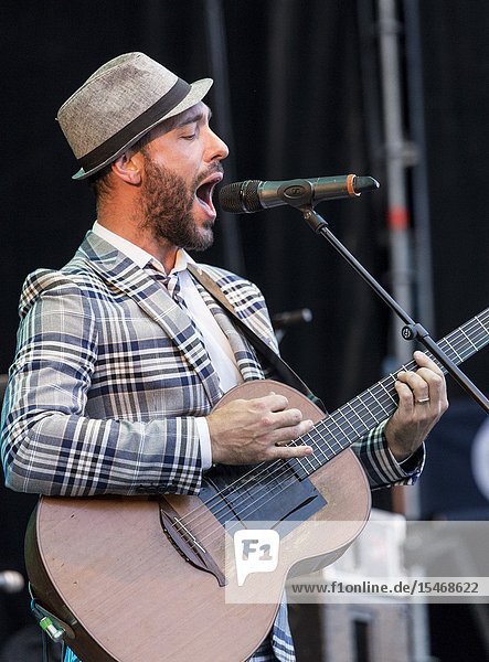 Madrid,  Spain-July 16: Charlie Winston performs on stage at Noches del Botanico festival on july 16,  2019 in Madrid,  Spain (Photo by Angel Manzano)