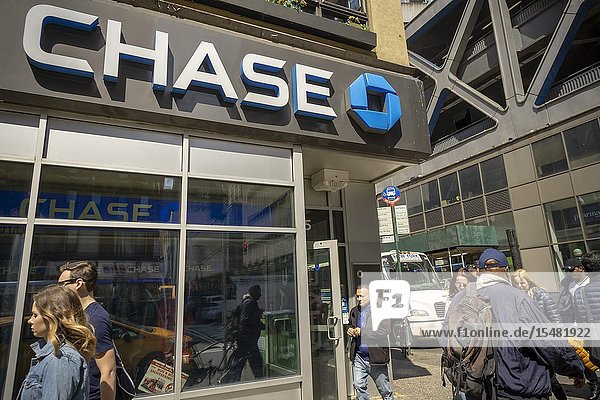 A branch of Chase bank in New York on Sunday April 7 2019. (© Richard B. Levine).