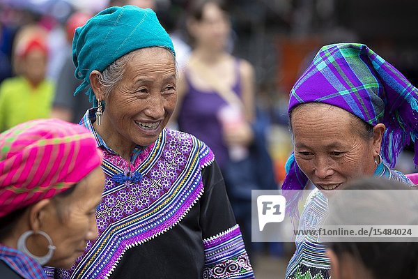Flowers Hmong (hill tribe)  women at the sunday market  Bac Ha  Lao Cai Province  Vietnam  Asia.