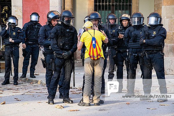 September 11 2019 - Manifestation against the catalan politicians in fron of the Catalonia Parliament in Barcelona.