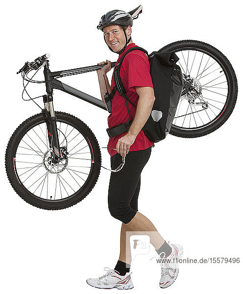 Porträt eines Kuriermannes mit Fahrrad  lächelnd