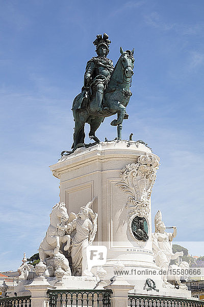 Niedrigwinkelansicht der Statue am Praça do Comércio  Lissabon  Portugal