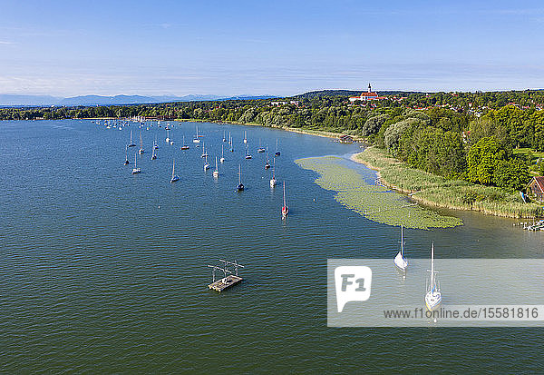 Luftaufnahme von Booten im Ammersee bei Oberbayern  Deutschland