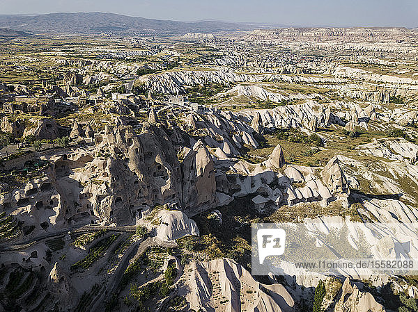 Luftaufnahme der Burg von Uchisar und Landschaft in Kappadokien  Türkei