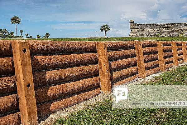 Holzzaun am Castillo de San Marcos in St. Augustine  USA