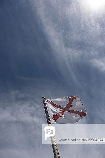 Kreuz von Burgund-Flagge am Castillo de San Marcos in St. Augustine  USA