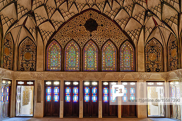 Tabatabai-Haus  Buntglasfenster  Kashan  Provinz Isfahan  Islamische Republik Iran