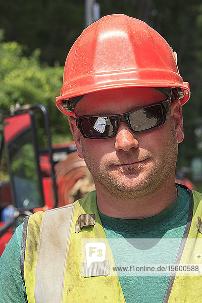 Porträt eines Bauarbeiters auf einer Baustelle