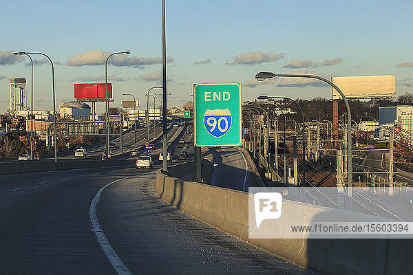 Ende des Mass Turnpike (Rt 90) in East Boston  Massachusetts  USA