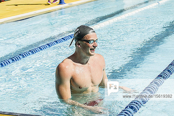 Brustschwimm-Olympiasieger Adam Peaty bei einer Trainingseinheit vor Rio im Schwimmbad