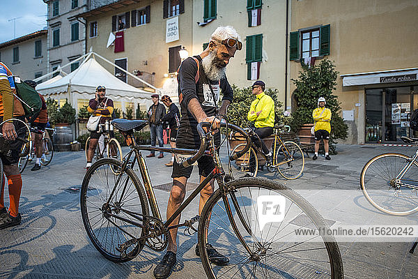 Eroica is a cycling event that takes place since 1997 in the province of Siena with routes that take place mostly on dirt roads with vintage bicycles. Usually it held on the first Sunday of October.